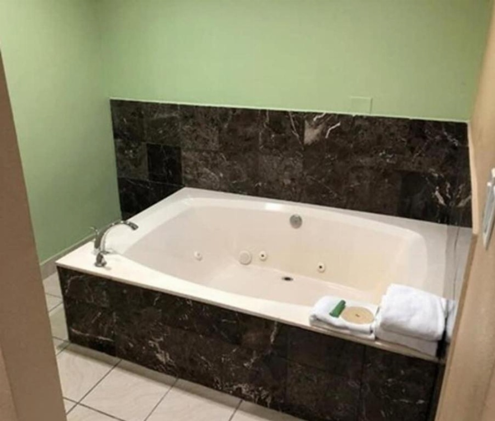 American Inn & Suites LAX Airport