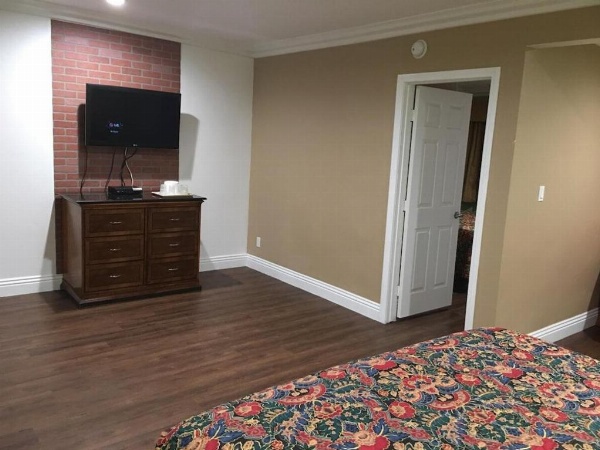 American Inn & Suites LAX Airport image 13